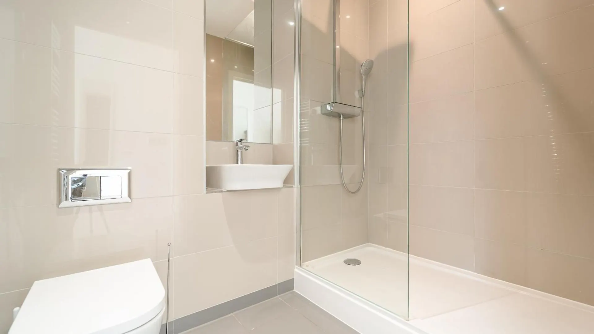 Luxury Greenwich 2Bed 2Bath Apt - Sleep 6 Guest- 1 Min From Station - Close To Greenwich Maritime- Playstation Provided 런던