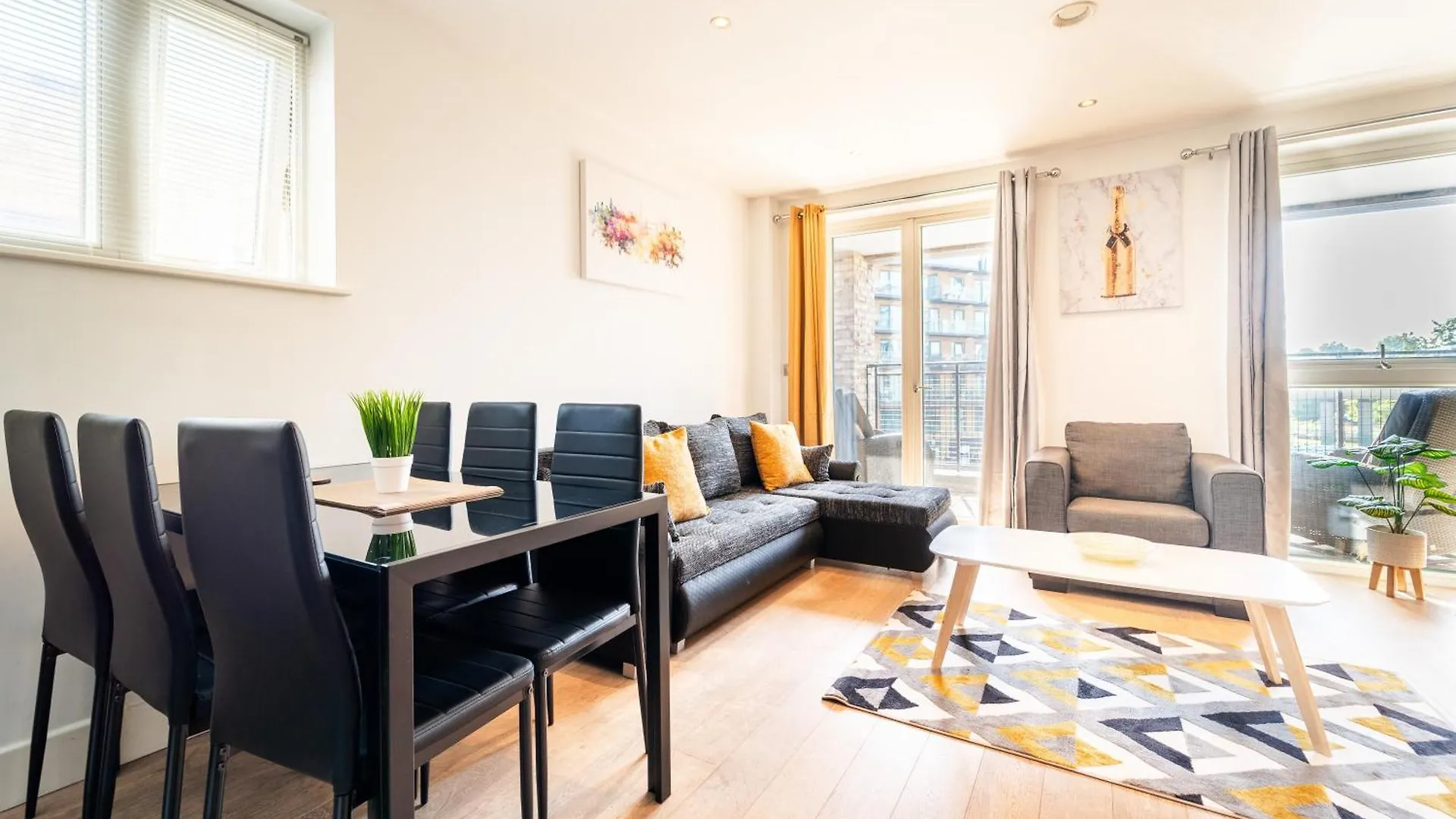 아파트 Luxury Greenwich 2Bed 2Bath Apt - Sleep 6 Guest- 1 Min From Station - Close To Greenwich Maritime- Playstation Provided 런던