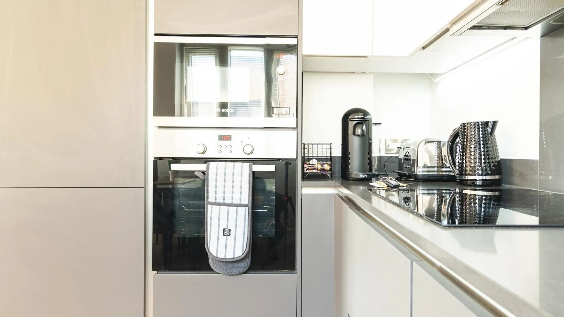 Luxury Greenwich 2Bed 2Bath Apt - Sleep 6 Guest- 1 Min From Station - Close To Greenwich Maritime- Playstation Provided 런던