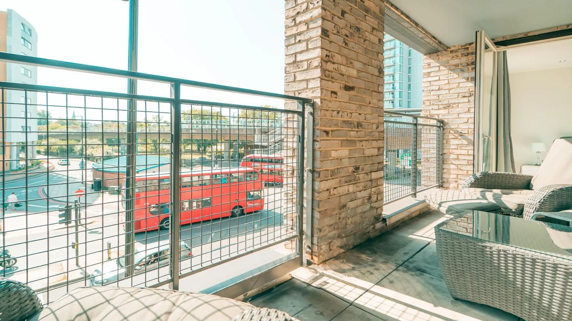 Luxury Greenwich 2Bed 2Bath Apt - Sleep 6 Guest- 1 Min From Station - Close To Greenwich Maritime- Playstation Provided 런던 아파트