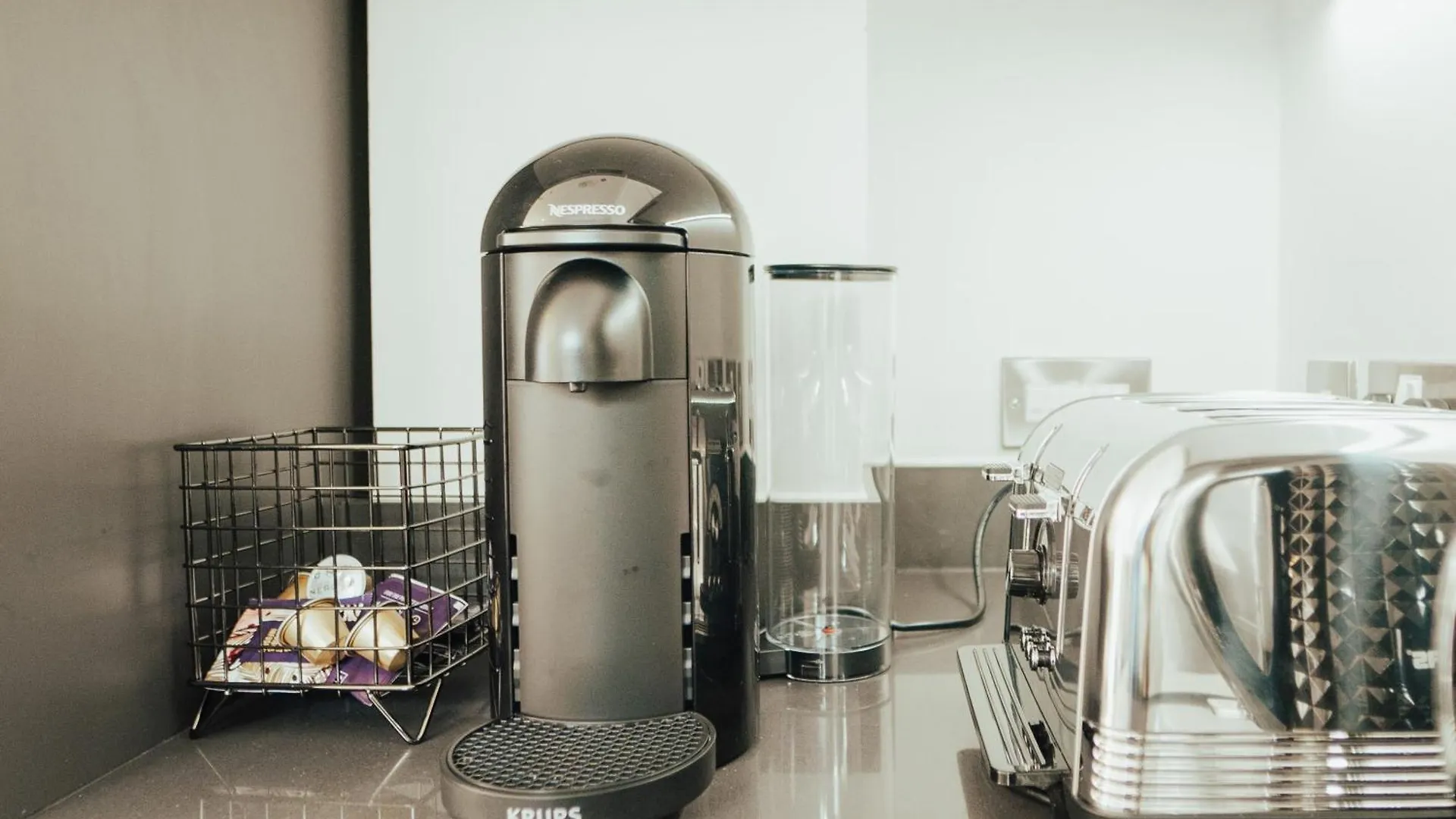 Luxury Greenwich 2Bed 2Bath Apt - Sleep 6 Guest- 1 Min From Station - Close To Greenwich Maritime- Playstation Provided 런던 아파트