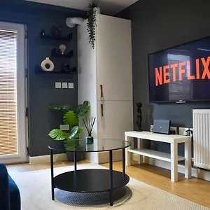 https://stylish-peckham-apartment-10-seconds-from-station.cambridgehotelsuk.com