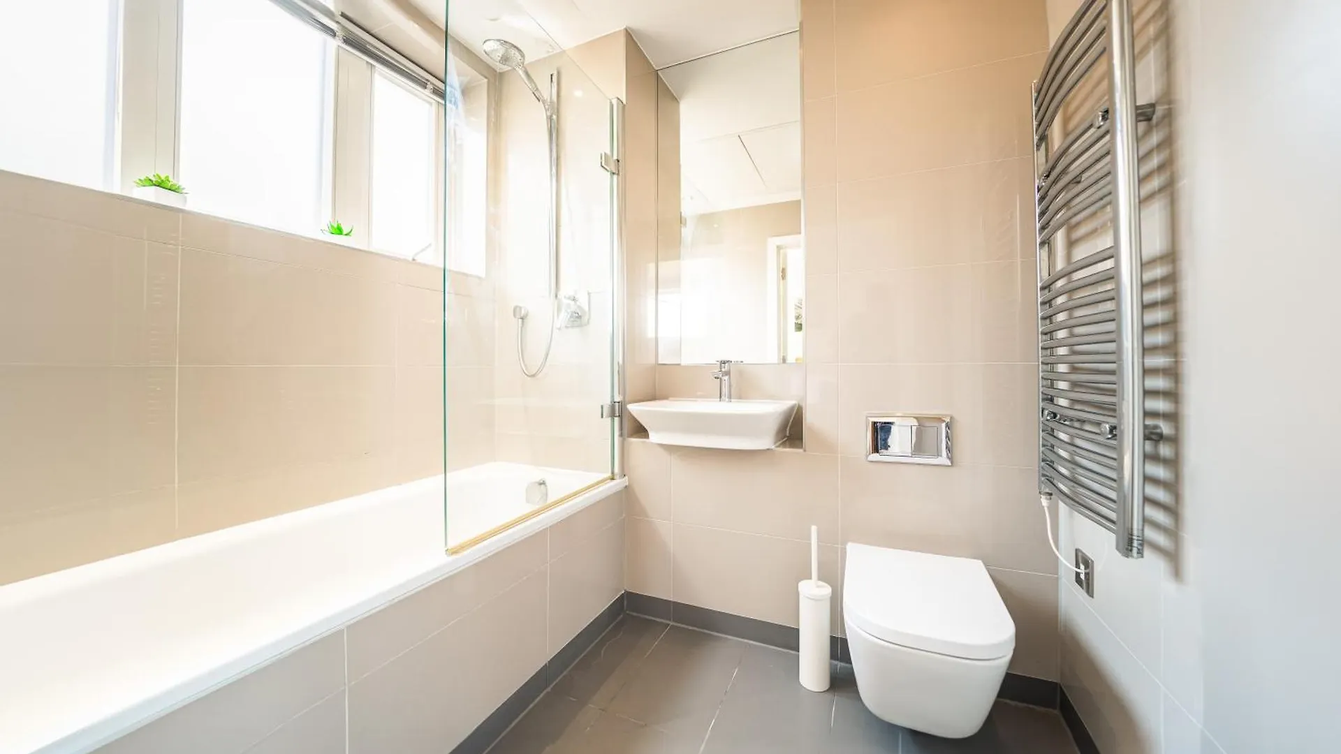 Greenwich Station Suite: Luxury 2-Bed with PlayStation London 0*,