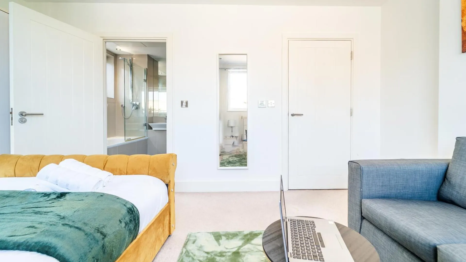 Greenwich Station Suite: Luxury 2-Bed with PlayStation London