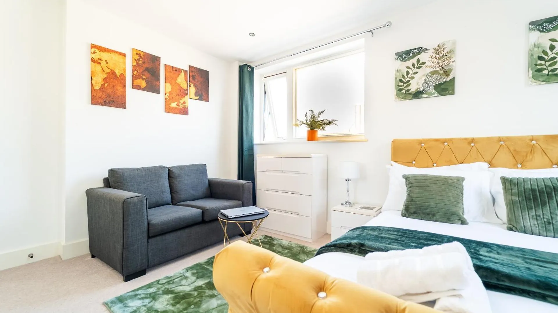Greenwich Station Suite: Luxury 2-Bed with PlayStation London 0*,